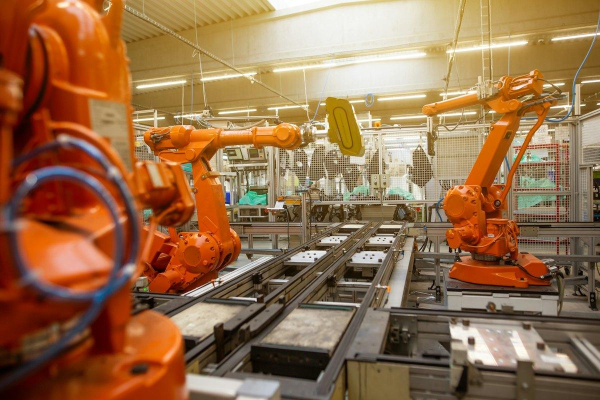Ligne de fabrication automatisée avec robots industriels
